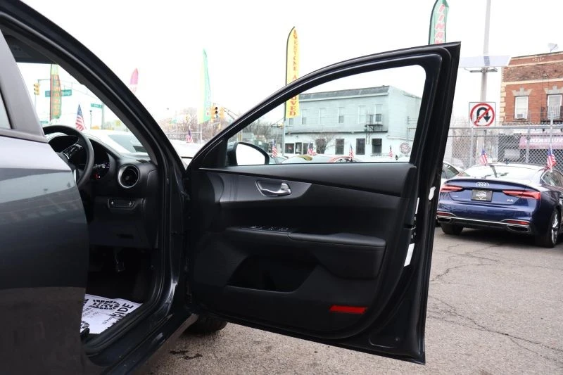 2023 Kia Forte - Image 11 of 12