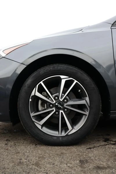 2023 Kia Forte - Image 8 of 12