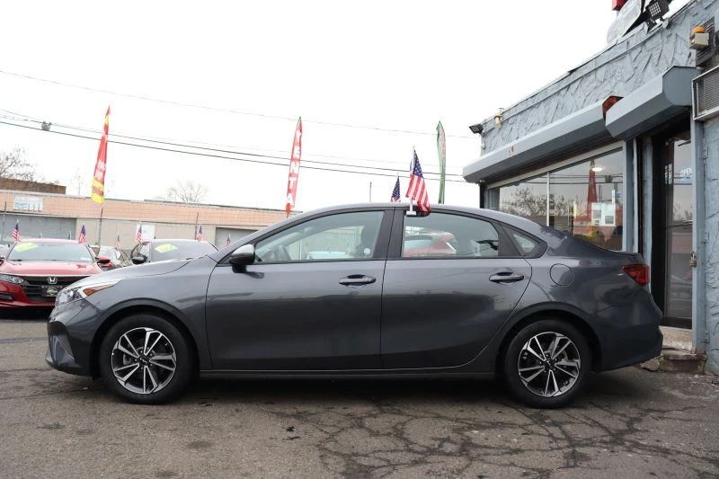 2023 Kia Forte - Image 5 of 12