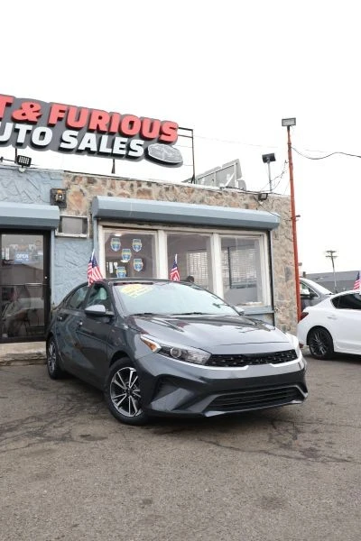 2023 Kia Forte - Image 2 of 12