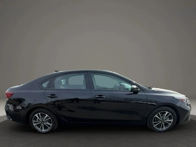 2023 Kia Forte - Image 4 of 12