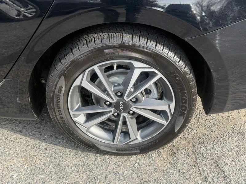 2023 Kia Forte - Image 9 of 12
