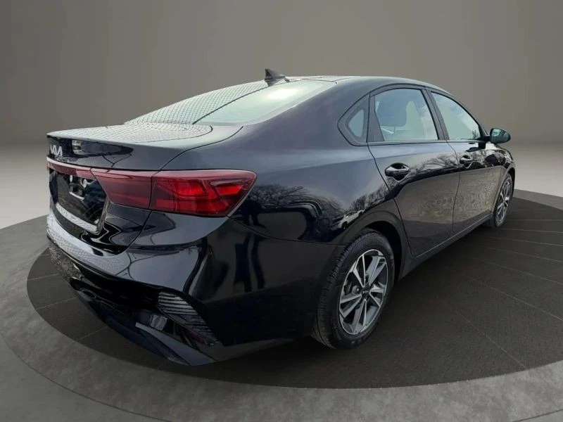 2023 Kia Forte - Image 5 of 12