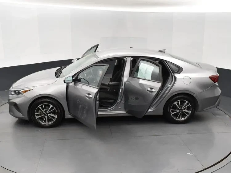 2023 Kia Forte - Image 7 of 12