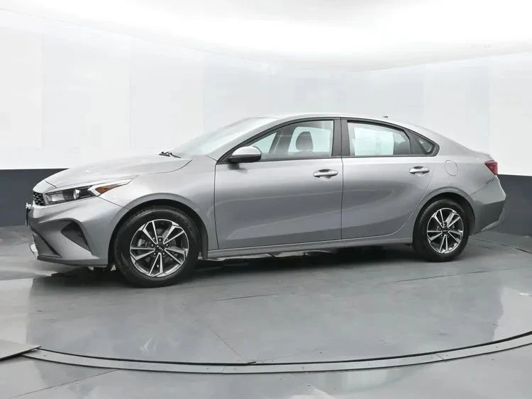 2023 Kia Forte - Image 5 of 12