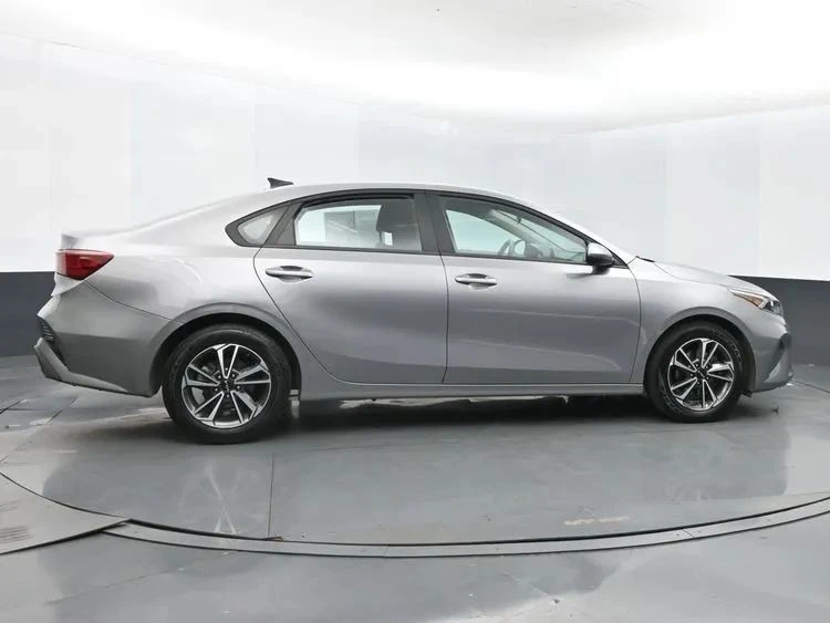 2023 Kia Forte - Image 4 of 12