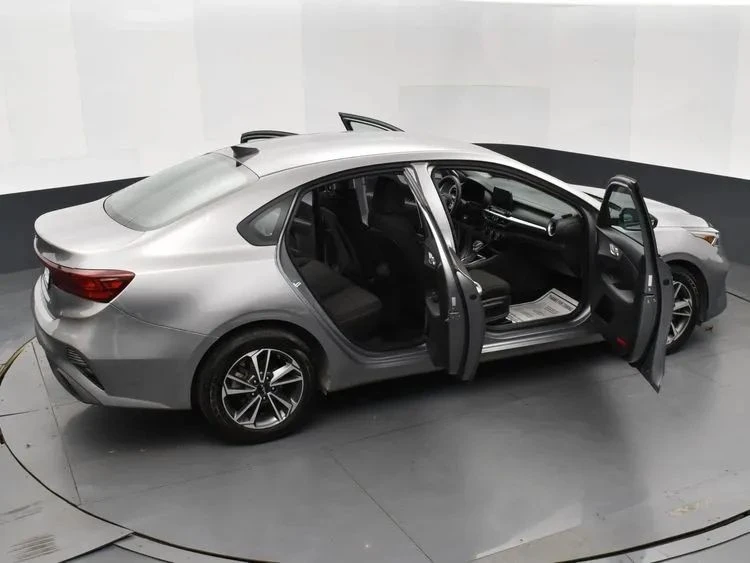 2023 Kia Forte - Image 6 of 12
