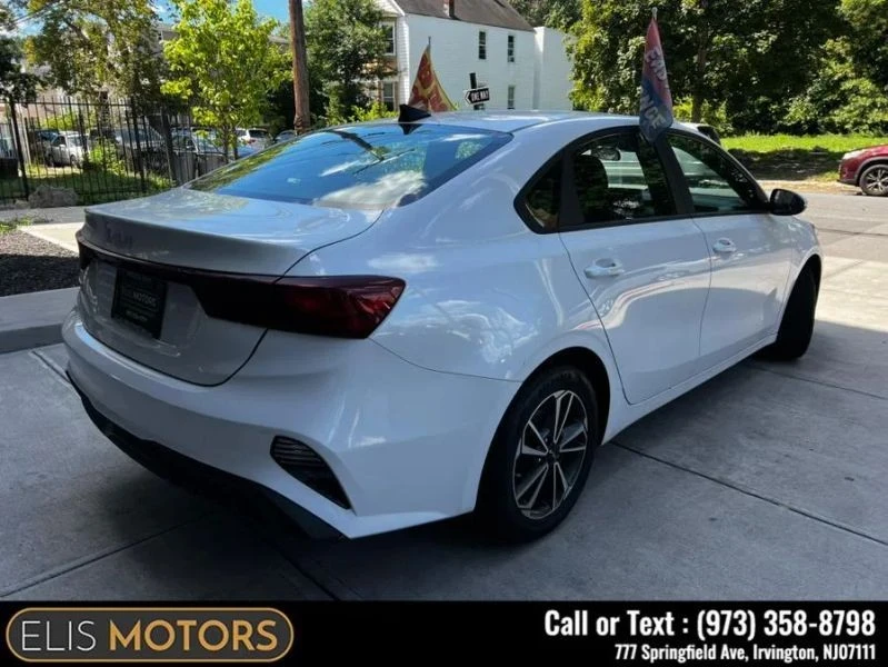 2023 Kia Forte - Image 2 of 3
