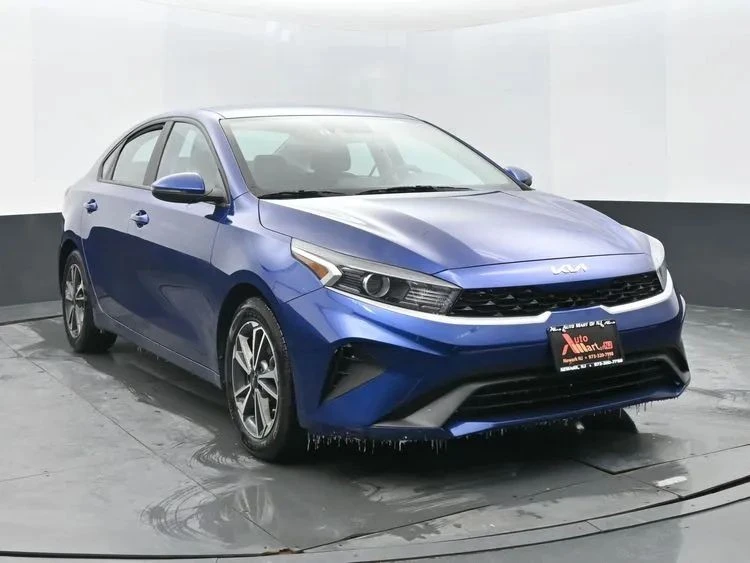 2023 Kia Forte - Image 2 of 12