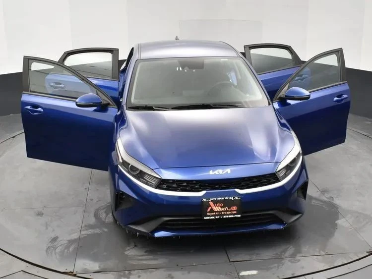 2023 Kia Forte - Image 10 of 12