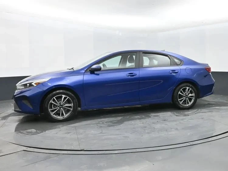 2023 Kia Forte - Image 5 of 12