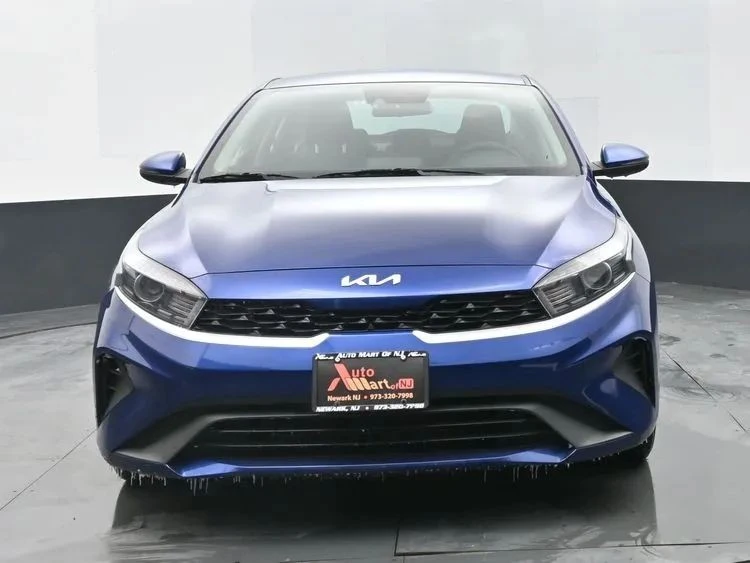 2023 Kia Forte - Image 3 of 12