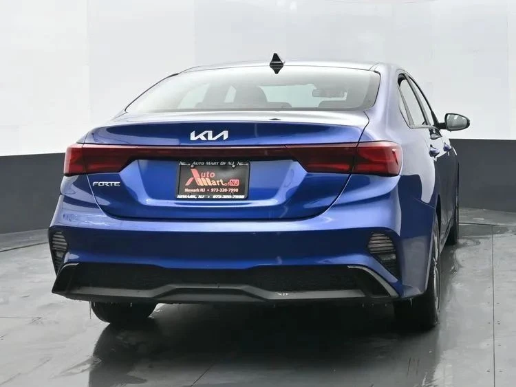 2023 Kia Forte - Image 8 of 12