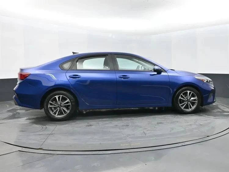 2023 Kia Forte - Image 4 of 12