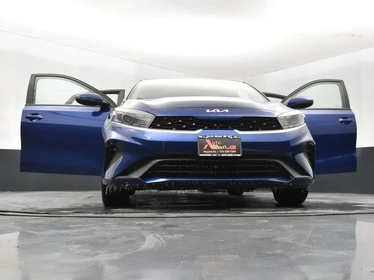 2023 Kia Forte - Image 11 of 12
