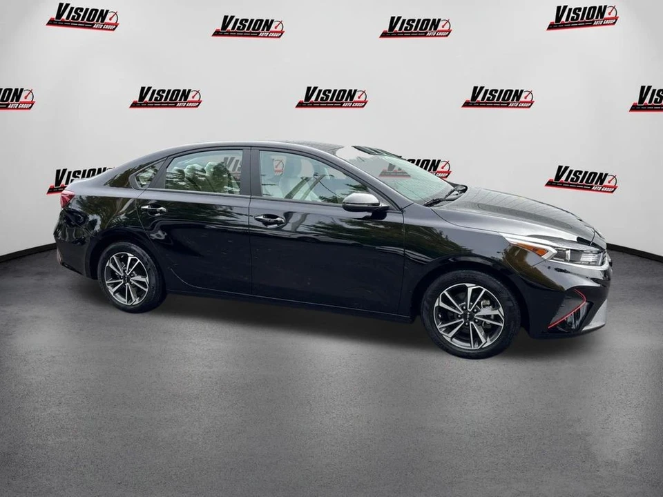 2023 Kia Forte - Image 4 of 12