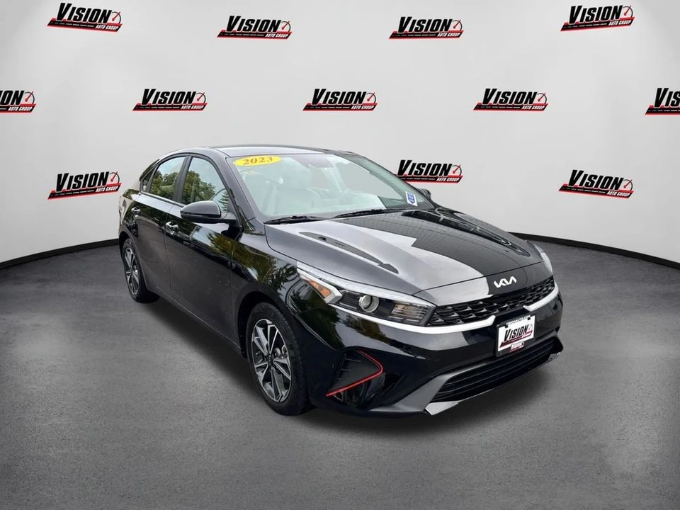 2023 Kia Forte - Image 3 of 12