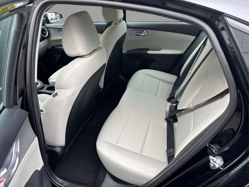 2023 Kia Forte - Image 10 of 12