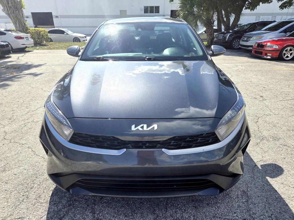2023 Kia Forte - Image 2 of 19