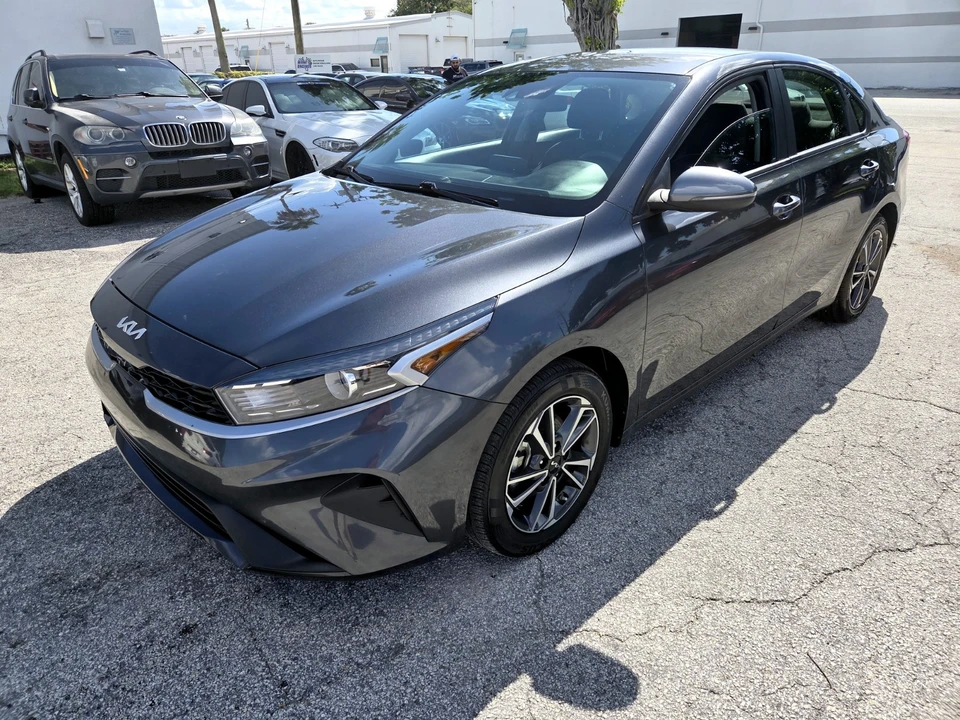 2023 Kia Forte - Image 8 of 19