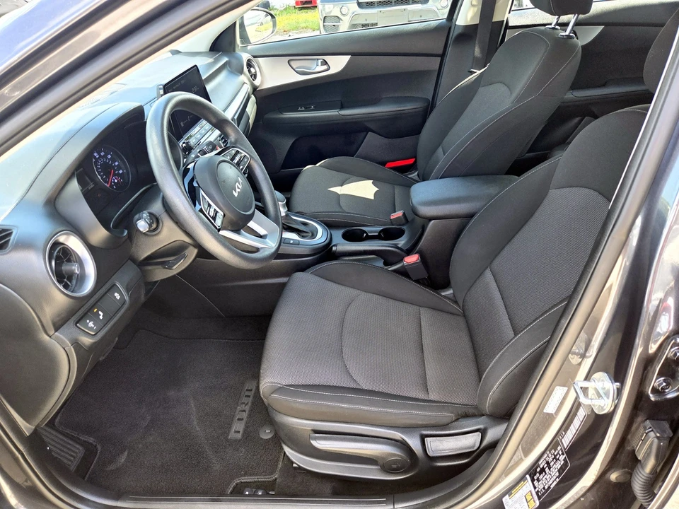 2023 Kia Forte - Image 9 of 19