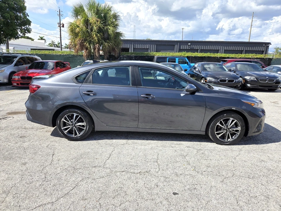 2023 Kia Forte - Image 3 of 19
