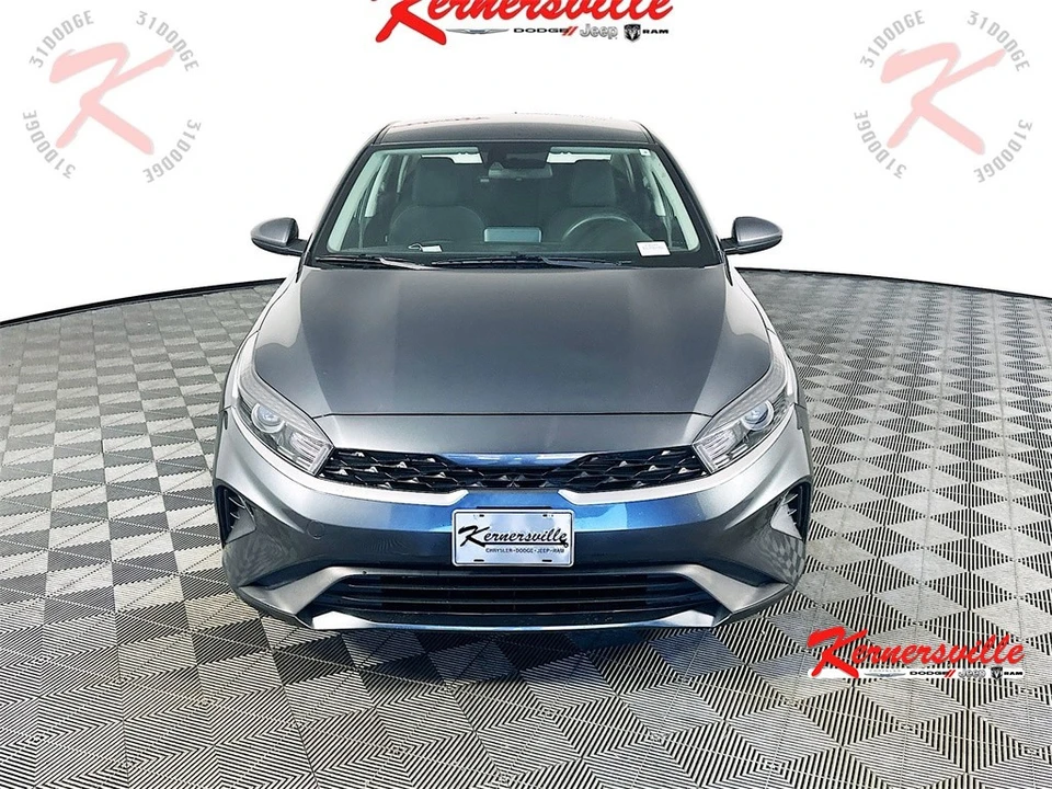 2023 Kia Forte - Image 2 of 21