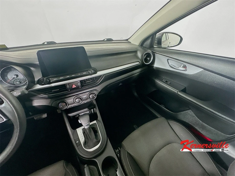 2023 Kia Forte - Image 11 of 21