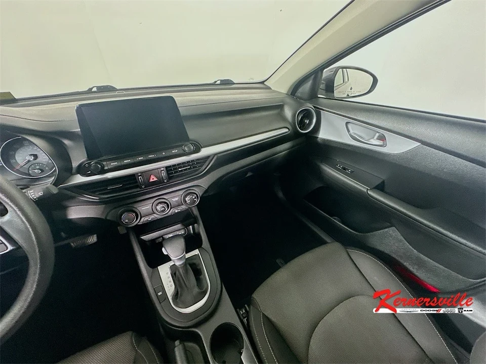 2023 Kia Forte - Image 11 of 21
