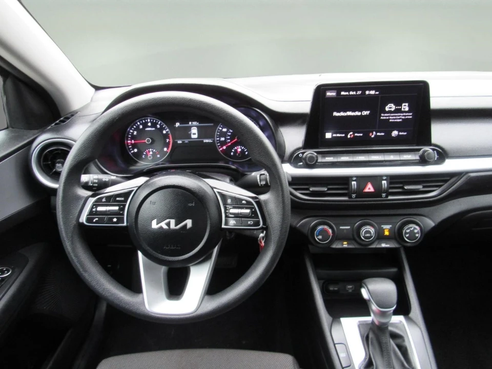 2023 Kia Forte - Image 5 of 12