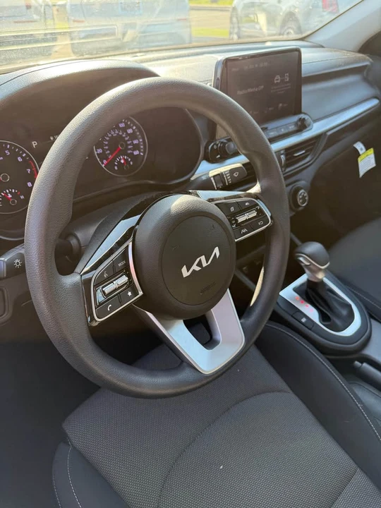 2023 Kia Forte - Image 13 of 20