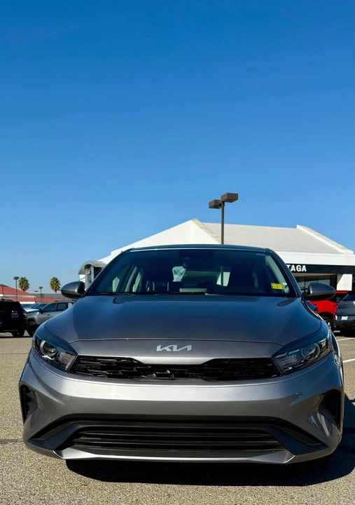 2023 Kia Forte - Image 2 of 20
