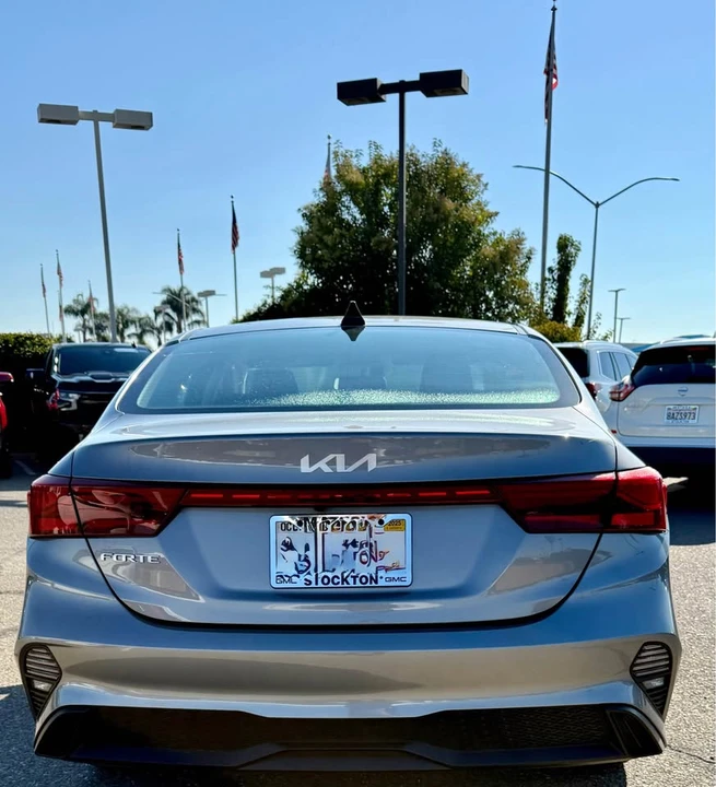 2023 Kia Forte - Image 9 of 20
