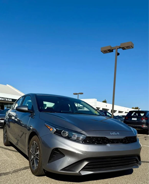 2023 Kia Forte - Image 3 of 20