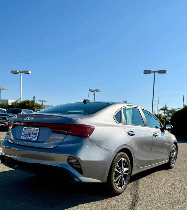 2023 Kia Forte - Image 8 of 20