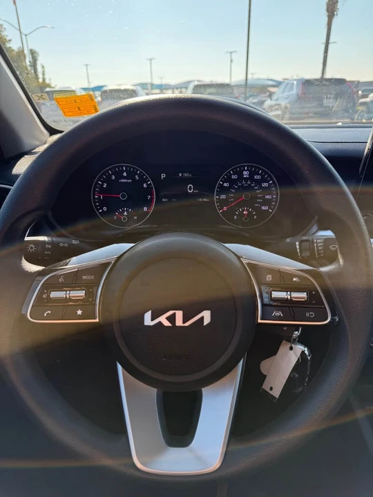 2023 Kia Forte - Image 5 of 20