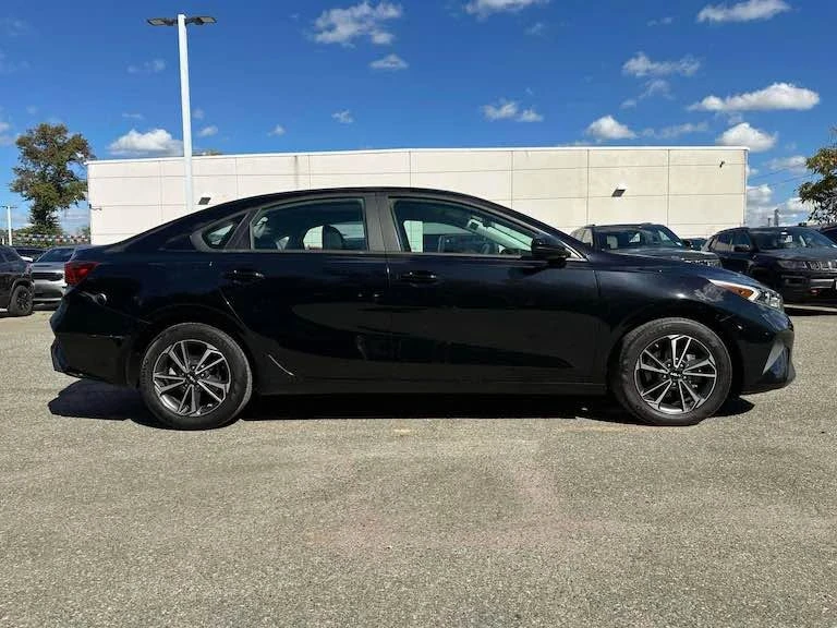 2023 Kia Forte - Image 4 of 9