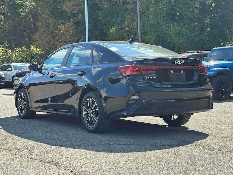 2023 Kia Forte - Image 6 of 9