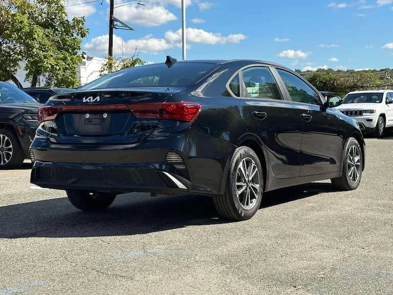 2023 Kia Forte - Image 5 of 9