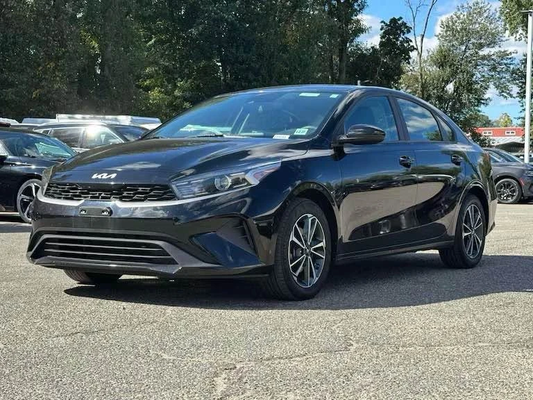 2023 Kia Forte - Image 2 of 9