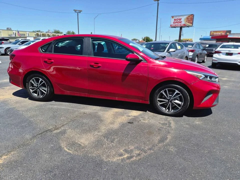 2023 Kia Forte - Image 3 of 13