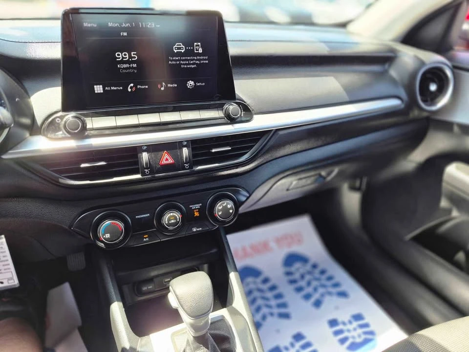 2023 Kia Forte - Image 9 of 13