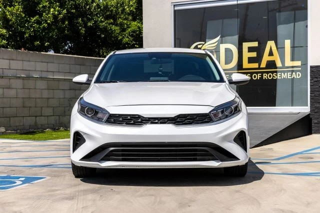 2023 Kia Forte - Image 4 of 21