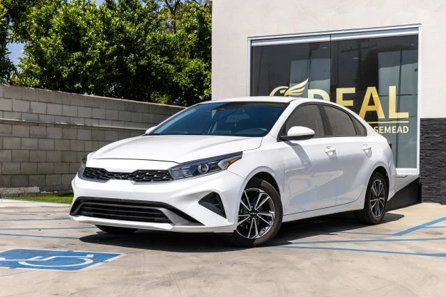 2023 Kia Forte - Image 5 of 21