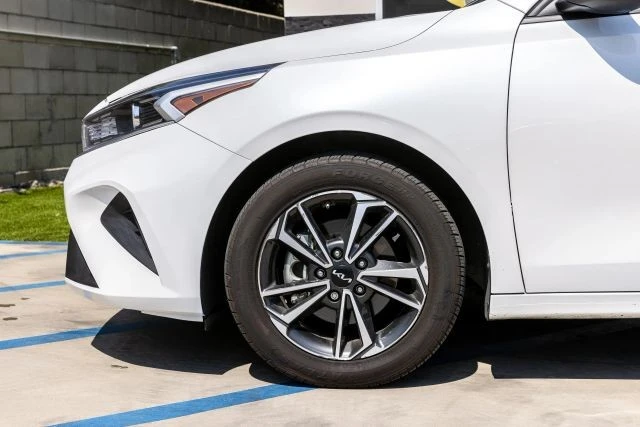 2023 Kia Forte - Image 10 of 31