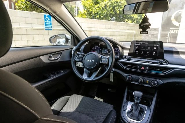 2023 Kia Forte - Image 20 of 31
