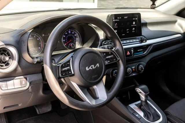 2023 Kia Forte - Image 25 of 31