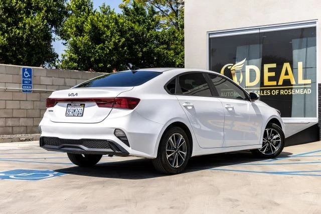 2023 Kia Forte - Image 13 of 31