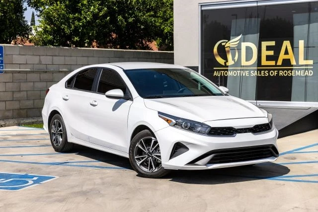 2023 Kia Forte - Image 3 of 21