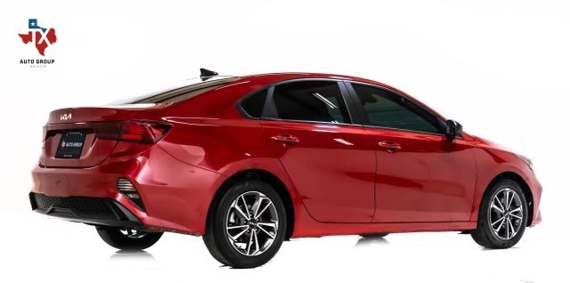 2023 Kia Forte - Image 5 of 21
